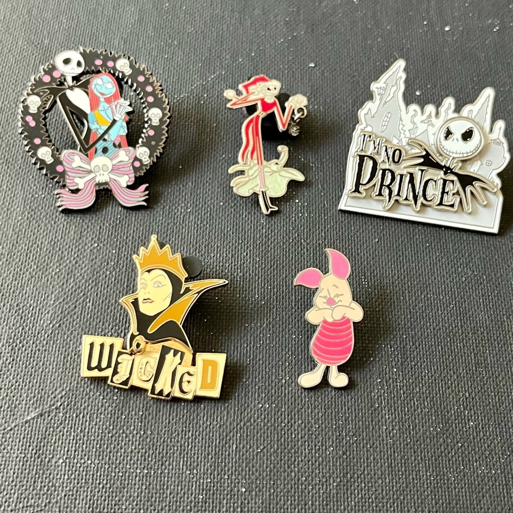 Disney Trading Pin Set - Picture 2 of 12